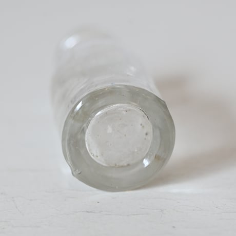 フランス　古いミニチュアガラスボトル H:5.7cm
