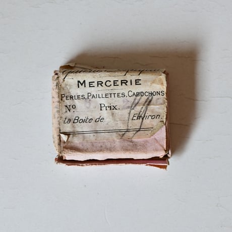 フランス　ガラス蓋がついた衣装用備品の小箱