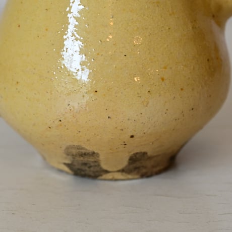 フランス  黄釉のミルクピッチャー　H:9.7cm