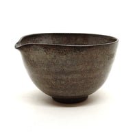 米色瓷片口振分茶碗