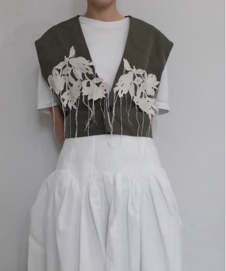 MARGE "Taffeta frayed embroidery short vest"  khaki