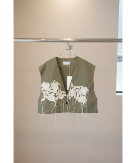MARGE "Taffeta frayed embroidery short vest"  khaki