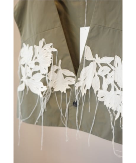 MARGE "Taffeta frayed embroidery short vest"  khaki