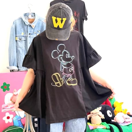Tシャツ×フリルブラウス