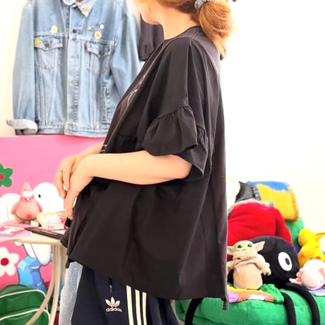 Tシャツ×フリルブラウス