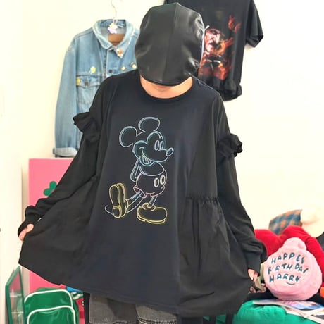 Tシャツ×フリルブラウス