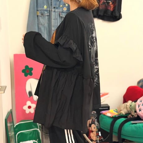 Tシャツ×フリルブラウス
