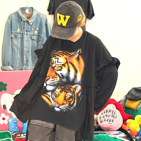 Tシャツ×フリルブラウス