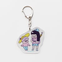 【展覧会オリジナル】アクリルキーホルダーB（マゼンダ先生とやまもとさん）