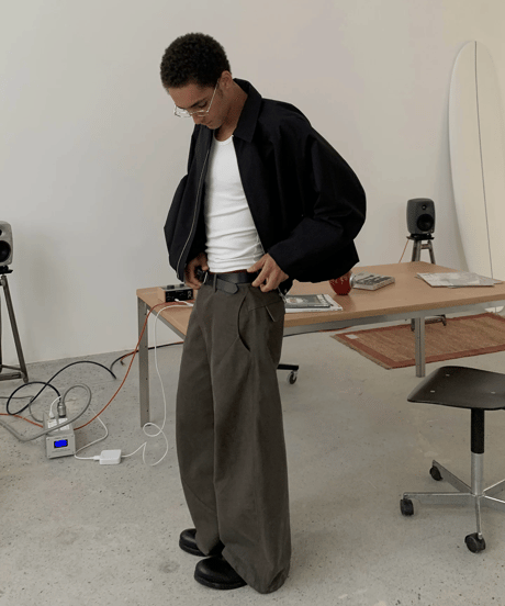 Curved Wide Silhouette Denim Pants