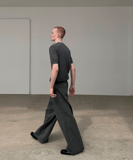 Blade-Cut Curved Silhouette Trousers