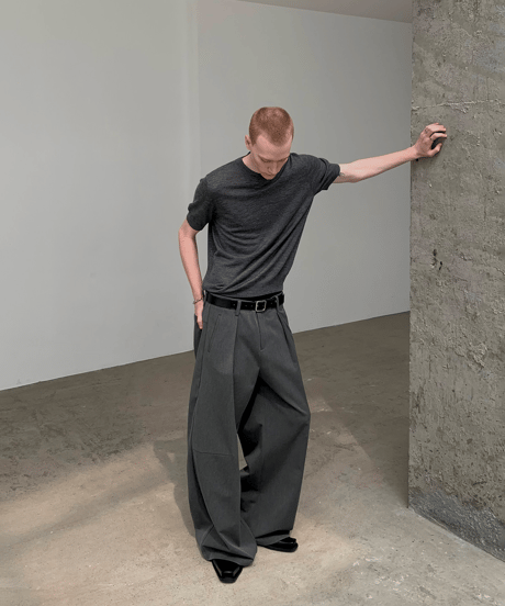 Blade-Cut Curved Silhouette Trousers