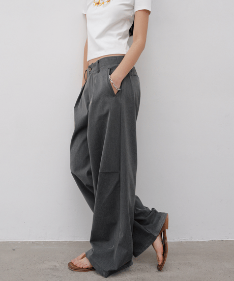 Blade-Cut Curved Silhouette Trousers