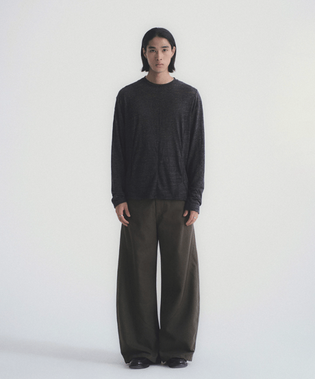 Curved Wide Silhouette Denim Pants