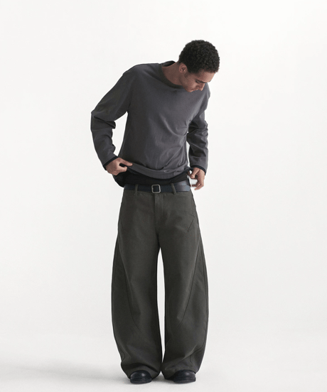Curved Wide Silhouette Denim Pants
