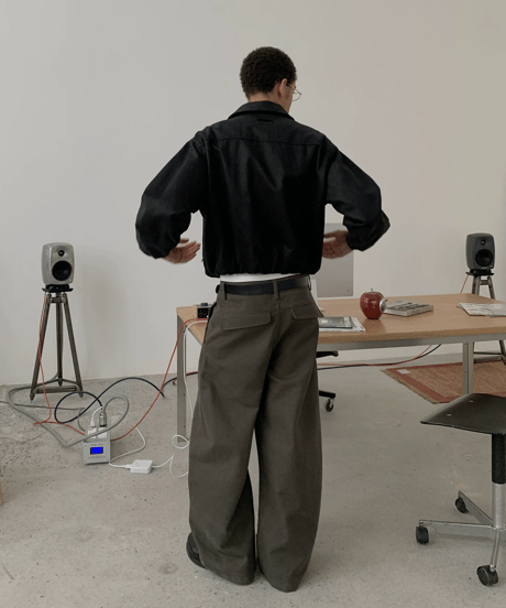 Curved Wide Silhouette Denim Pants