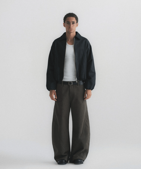 Curved Wide Silhouette Denim Pants