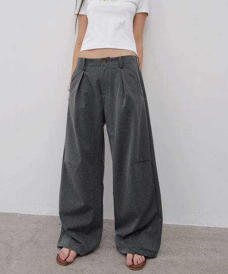 Blade-Cut Curved Silhouette Trousers