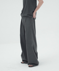 Blade-Cut Curved Silhouette Trousers