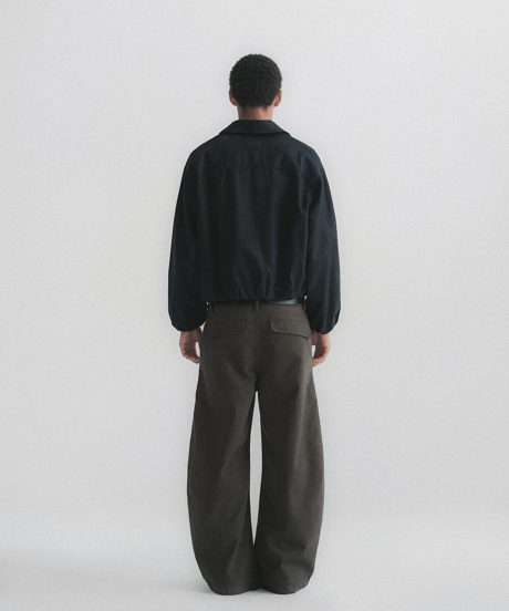 Curved Wide Silhouette Denim Pants