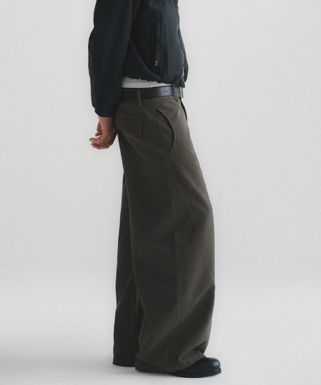 Curved Wide Silhouette Denim Pants