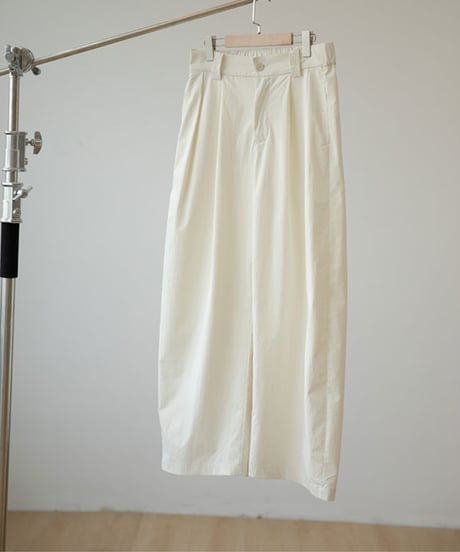 Relaxed Wide White Tuck Pants