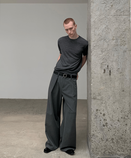 Blade-Cut Curved Silhouette Trousers