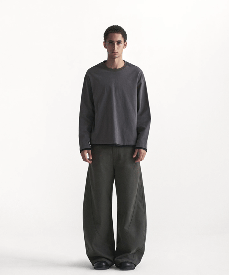 Curved Wide Silhouette Denim Pants