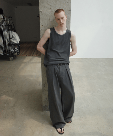 Blade-Cut Curved Silhouette Trousers