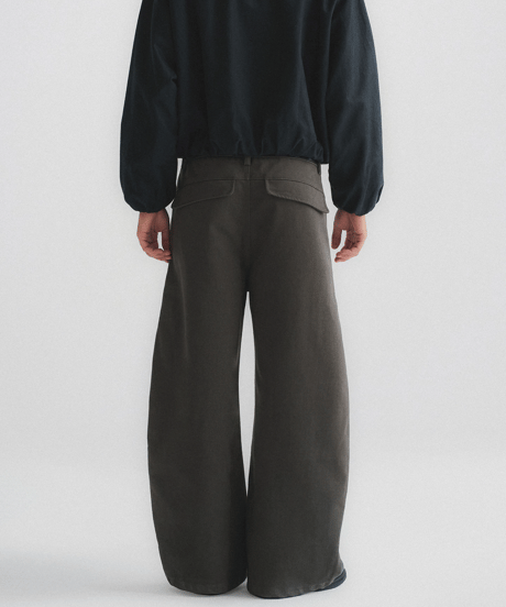Curved Wide Silhouette Denim Pants