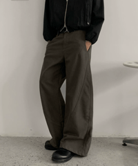 Curved Wide Silhouette Denim Pants