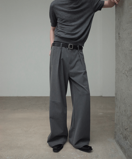 Blade-Cut Curved Silhouette Trousers
