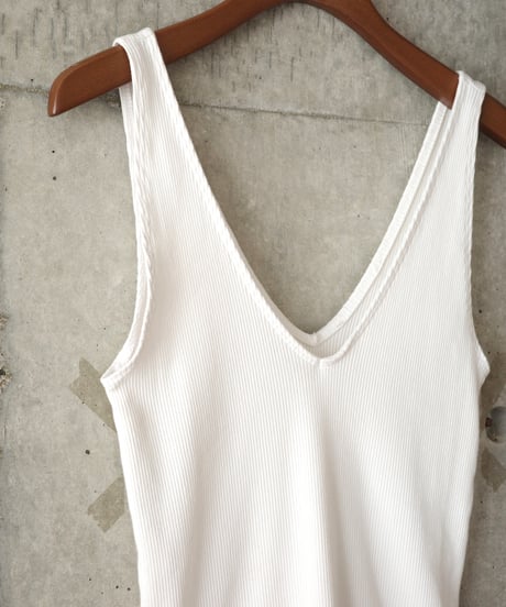 unknown deep v-neck sleeveless top