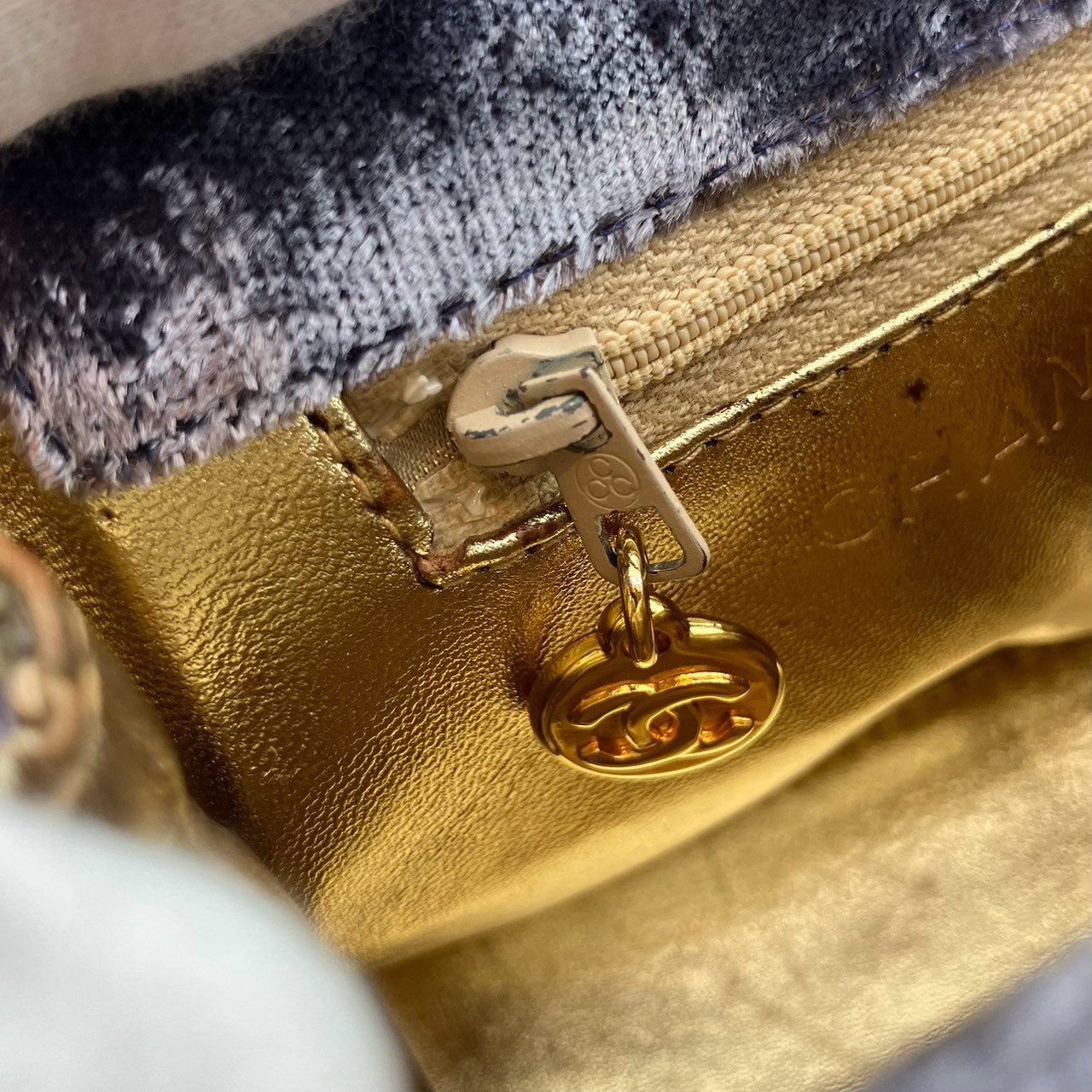 CHANEL (シャネル) ヴィンテージ ベロア ベルベット ターンロック ココ