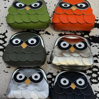 狙ってるフクロウ君がま口
