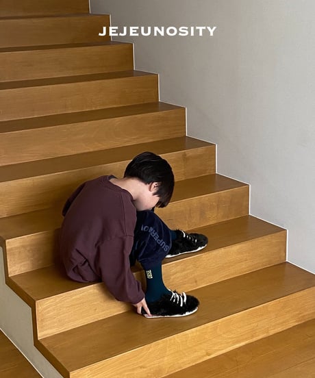 【jejeunosity】Stud Sweetshirt