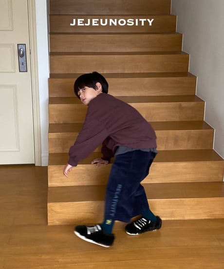 【jejeunosity】Stud Sweetshirt