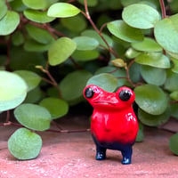 [期間＆個数限定] STICKY FROG 2cmカールくん フィギュア イチゴヤドクガエルカラー