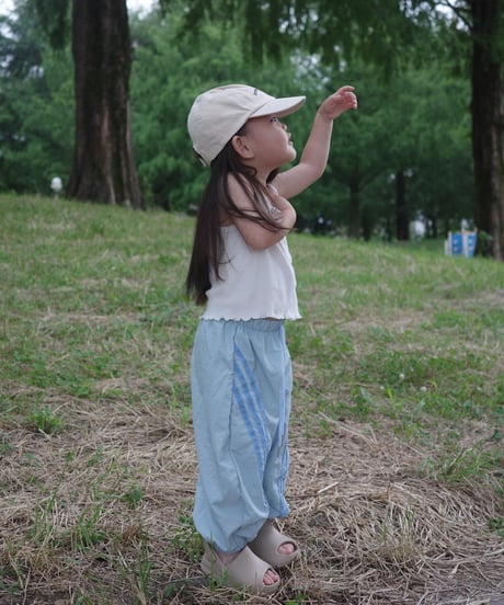line pants