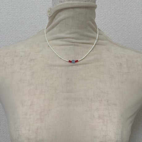 necklace / white × red