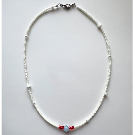 necklace / white × red