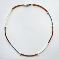 necklace / brown