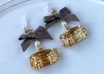 モチーフピアス250 スネアドラムgold×サテンリボンgreige（イヤリング変更可）