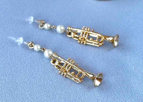 モチーフピアス256 トランペット（イヤリング変更可）