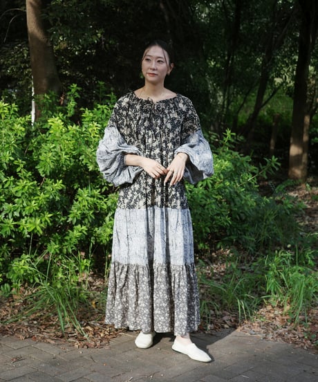 大人【バルーンスリーブスモックティアードアレンジワンピース】<キット>/<材料セット>モノトーン(LIBERTY FABRICS)