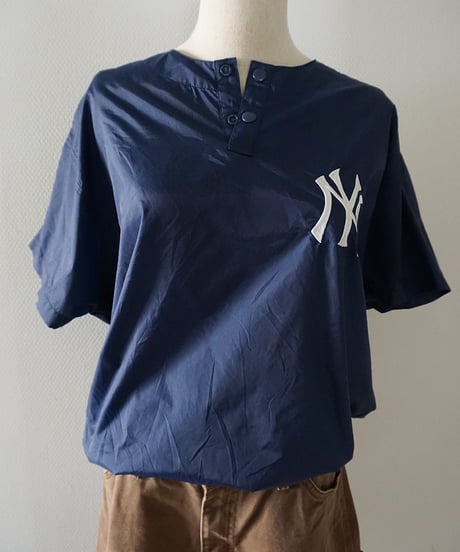 MLB New York Yankees Nylon Pullover Shirt