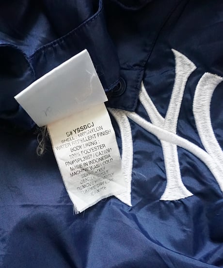 MLB New York Yankees Nylon Pullover Shirt