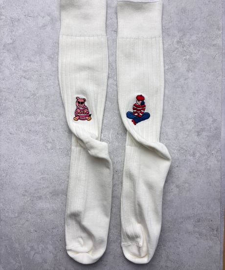 刺繍ソックス｜モデルとブタさん｜MEN