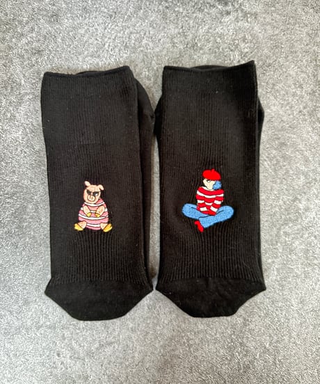 刺繍ソックス｜モデルとブタさん｜WOMEN