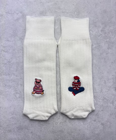 刺繍ソックス｜モデルとブタさん｜MEN